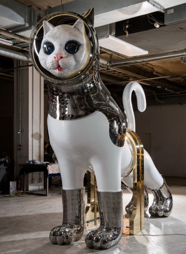 space cat sculpture by kenji yanobe