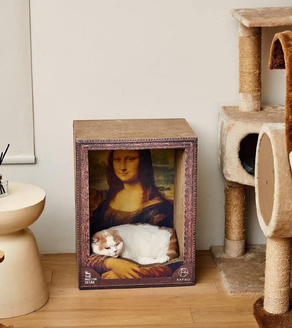 the mona lisa cat box